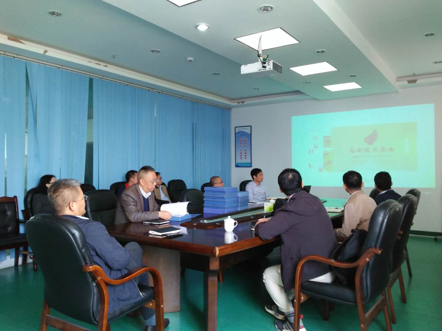 河南某主机到我公司考察